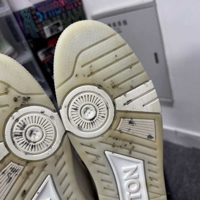 Louis Vuitton Louis Vuitton White Leather Trainer Sneakers 0079 Size US 12 / EU 45 - 10 Thumbnail