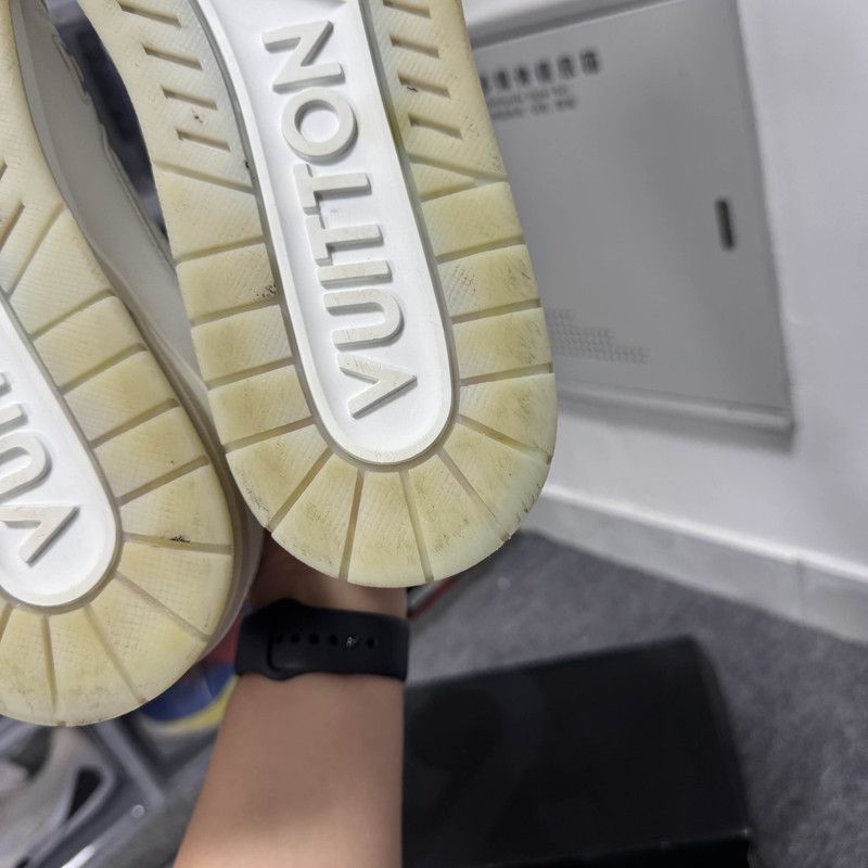 Louis Vuitton Louis Vuitton White Leather Trainer Sneakers 0079 Size US 12 / EU 45 - 6 Thumbnail