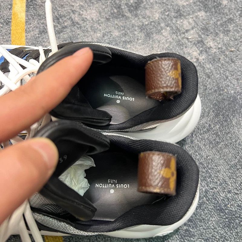 Louis Vuitton Louis Vuitton Leather Sports Sneakers in Black and Blue 0079 Size US 8 / EU 41 - 6 Thumbnail