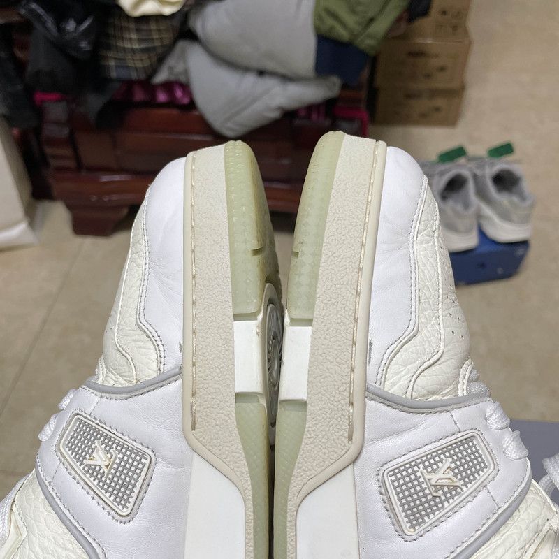 Louis Vuitton Louis Vuitton White Trainer Fashion Sneakers 0079 Size US 10.5 / EU 43-44 - 12 Thumbnail