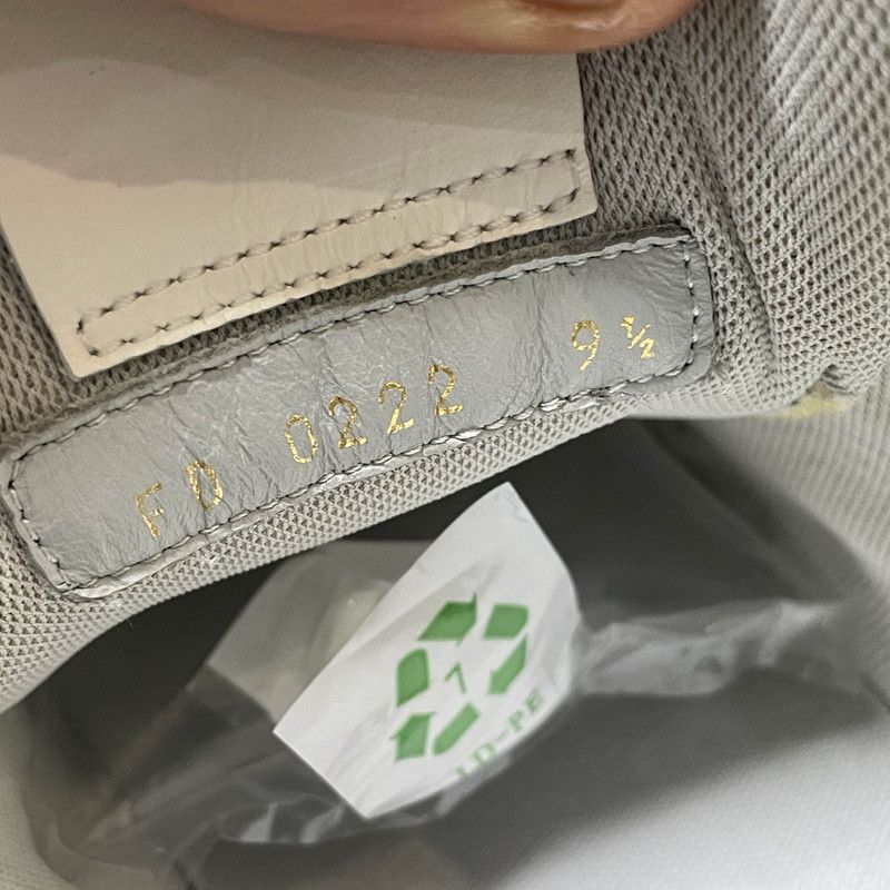 Louis Vuitton Louis Vuitton White Trainer Fashion Sneakers 0079 Size US 10.5 / EU 43-44 - 5 Thumbnail