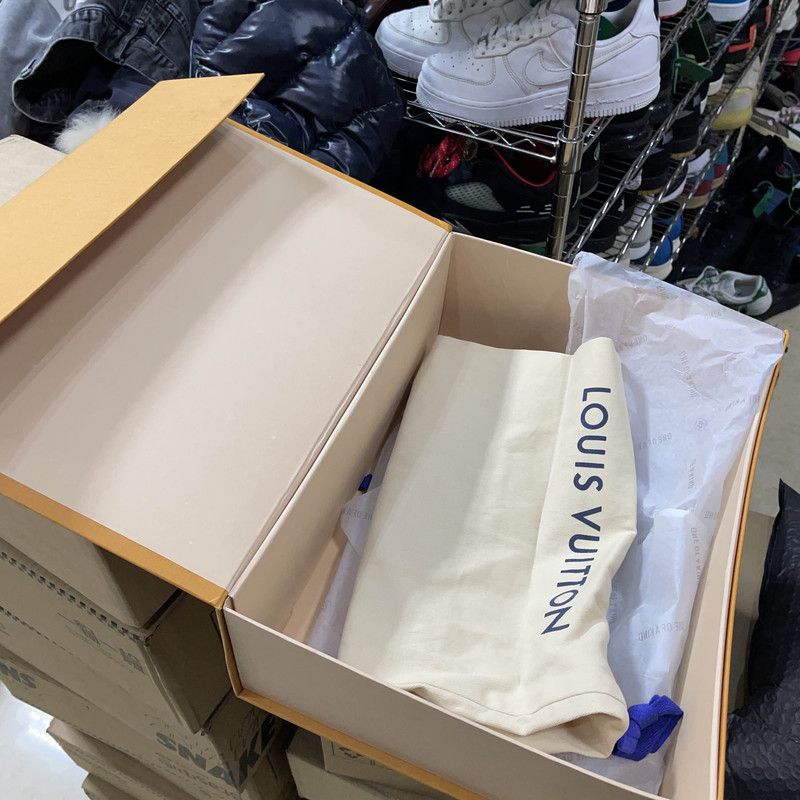 Louis Vuitton Louis Vuitton White Trainer Fashion Sneakers 0079 Size US 10.5 / EU 43-44 - 6 Thumbnail