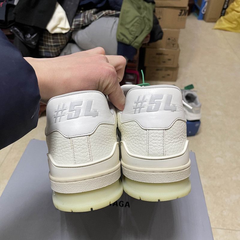 Louis Vuitton Louis Vuitton White Trainer Fashion Sneakers 0079 Size US 10.5 / EU 43-44 - 3 Thumbnail