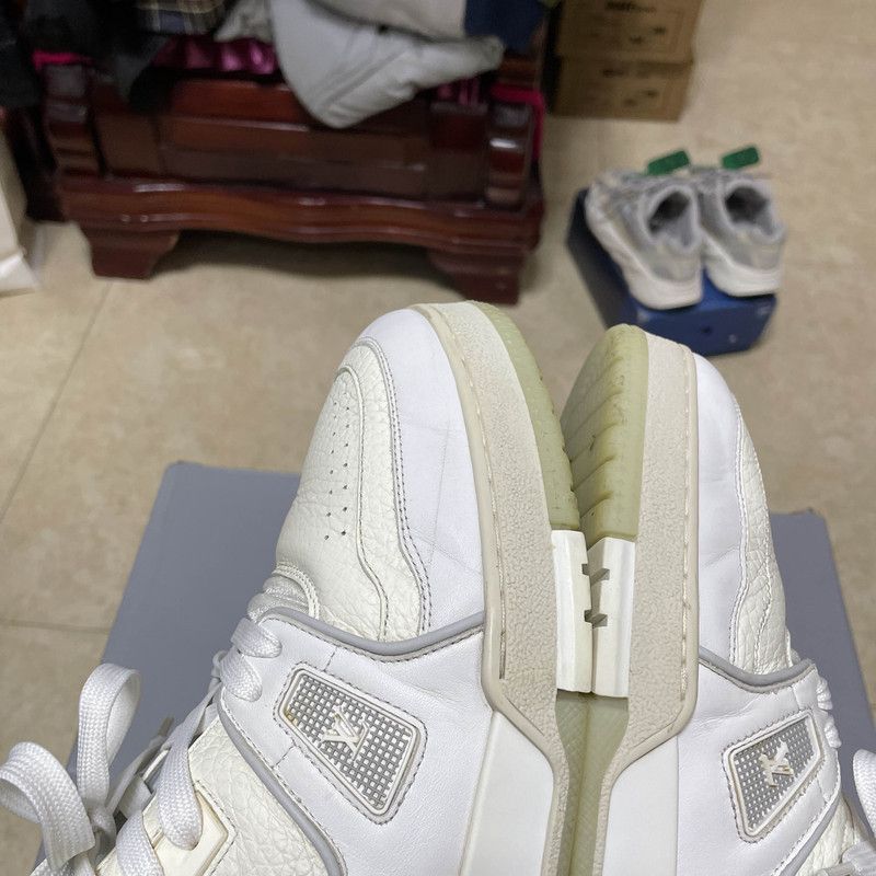 Louis Vuitton Louis Vuitton White Trainer Fashion Sneakers 0079 Size US 10.5 / EU 43-44 - 13 Thumbnail