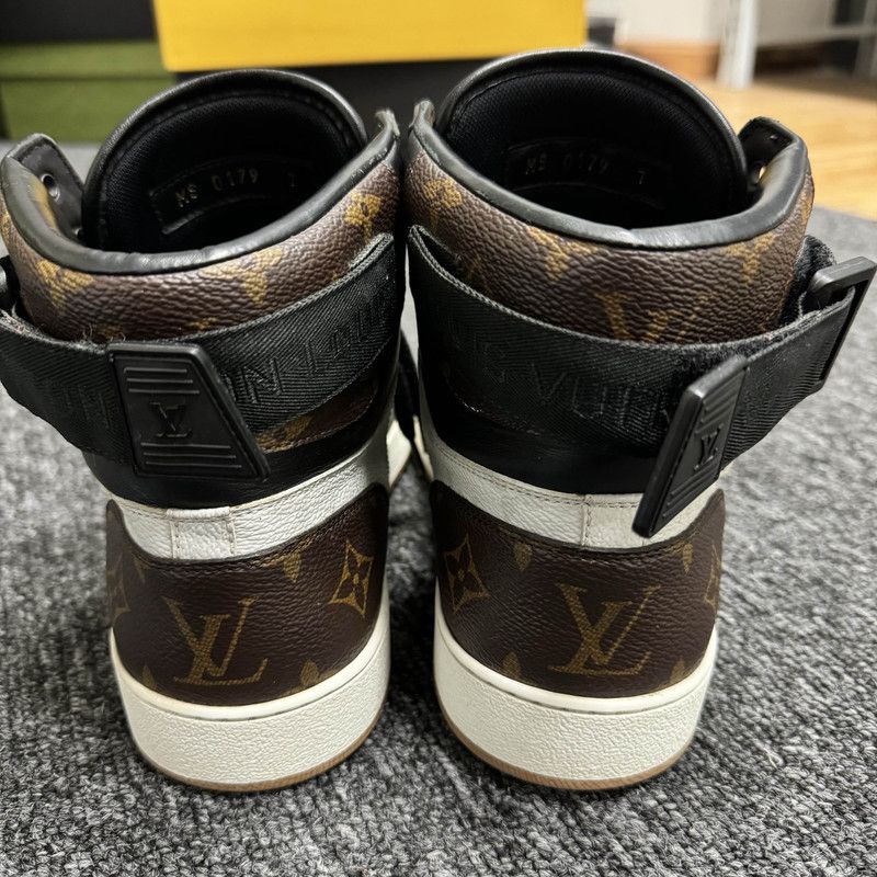 Louis Vuitton Louis Vuitton Rivoli Sneakers in Black and White 0079 Size US 8 / EU 41 - 3 Thumbnail