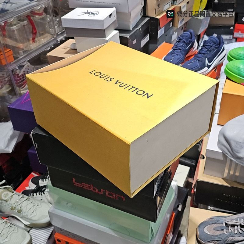 Louis Vuitton Louis Vuitton Retro Classic Trainer Sneakers 0079 Size US 8.5 / EU 41-42 - 6 Thumbnail