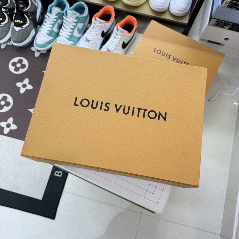 Louis Vuitton Louis Vuitton Rivoli Casual Sneakers in White and Blue 0079 Size US 8.5 / EU 41-42 - 6 Thumbnail