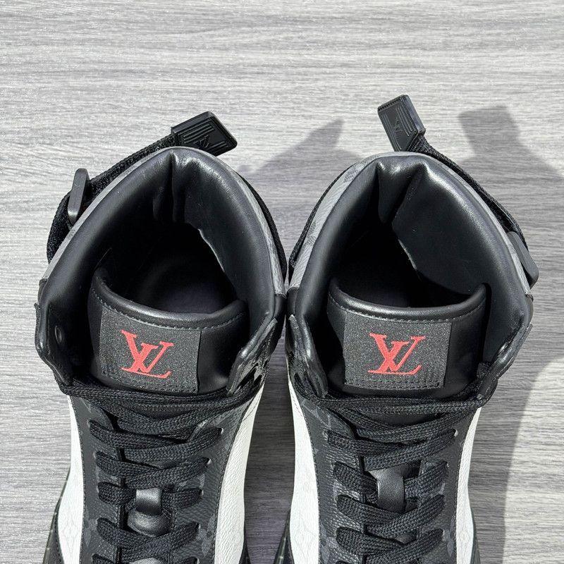 Louis Vuitton Louis Vuitton Rivoli Casual Sneakers in White and Blue 0079 Size US 8.5 / EU 41-42 - 9 Thumbnail