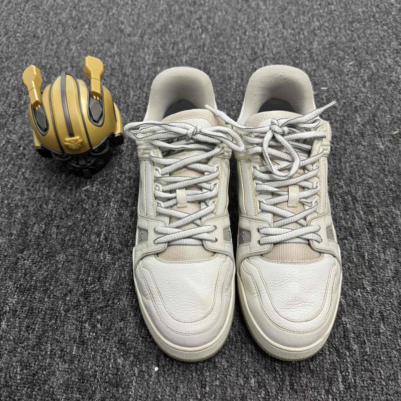 Louis Vuitton Louis Vuitton Retro Logo Fashion Sneakers 0079 Size US 9.5 / EU 42-43 - 2 Thumbnail