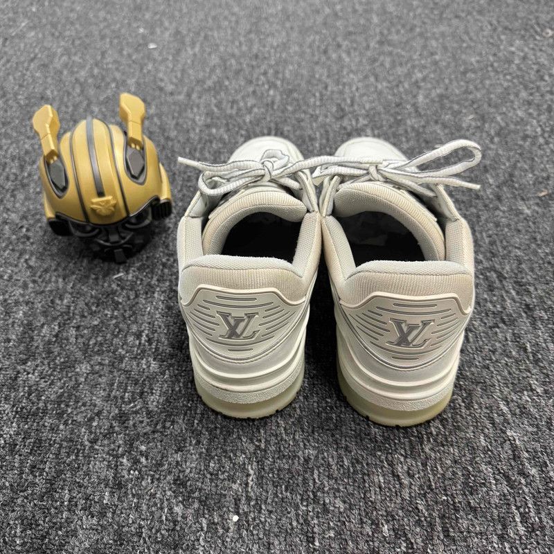 Louis Vuitton Louis Vuitton Retro Logo Fashion Sneakers 0079 Size US 9.5 / EU 42-43 - 3 Thumbnail