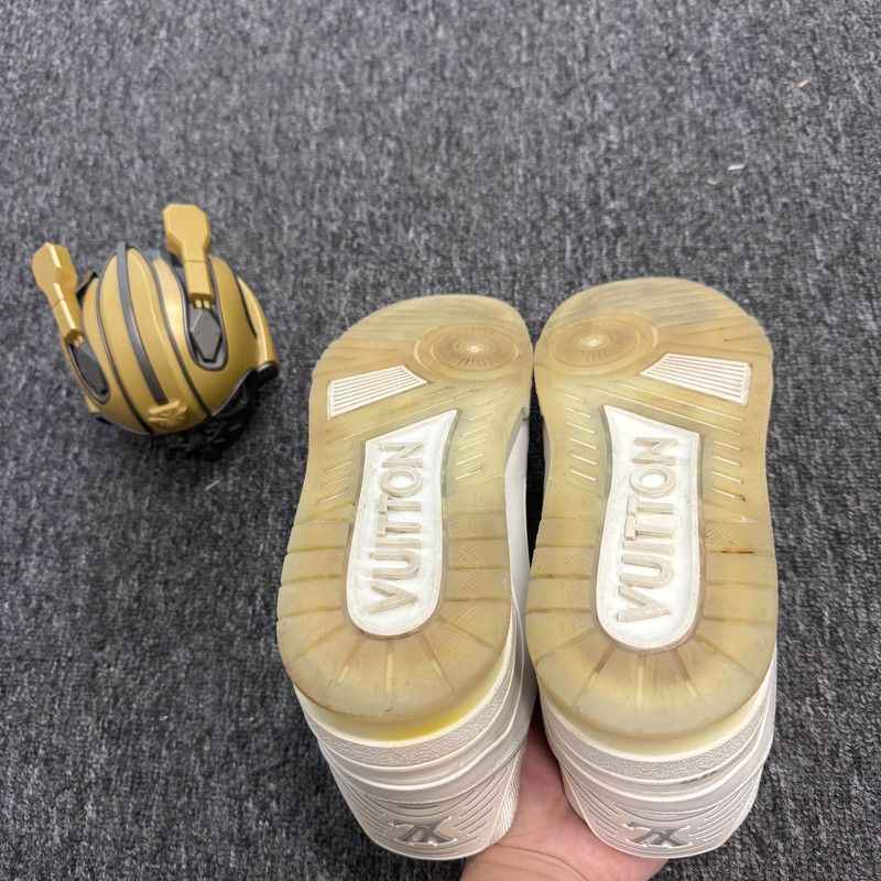 Louis Vuitton Louis Vuitton Retro Logo Fashion Sneakers 0079 Size US 9.5 / EU 42-43 - 4 Thumbnail