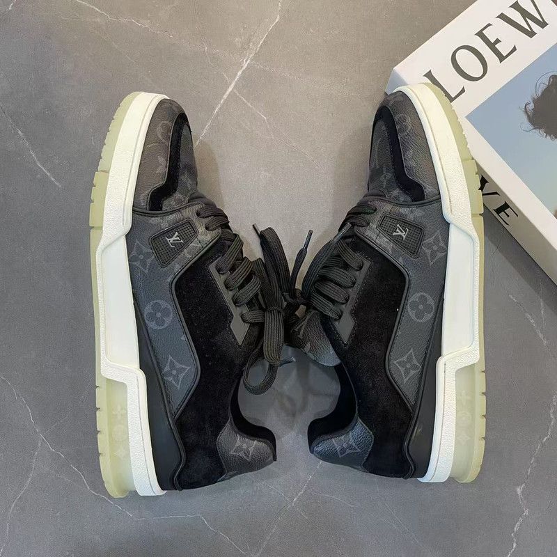Louis Vuitton Louis Vuitton Trainer Low Top Fashion Sneakers for Men 0079 Size US 9.5 / EU 42-43 - 2 Thumbnail
