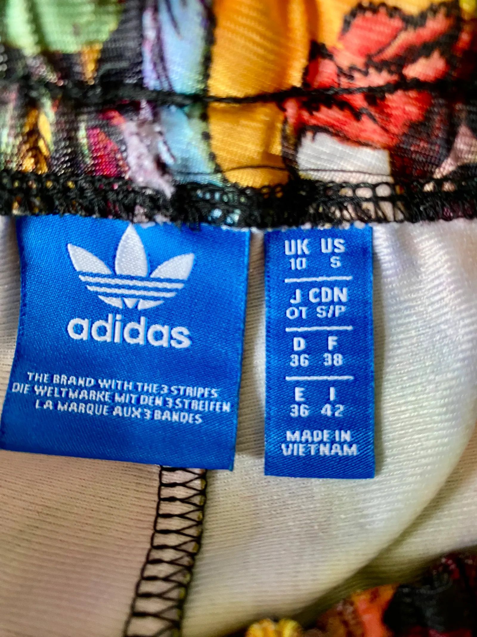 Adidas Adidas x Farm Rio Farm Rio Passaredo Tropical Parrot Pants Size 27" / US 4 / IT 40 - 2 Thumbnail