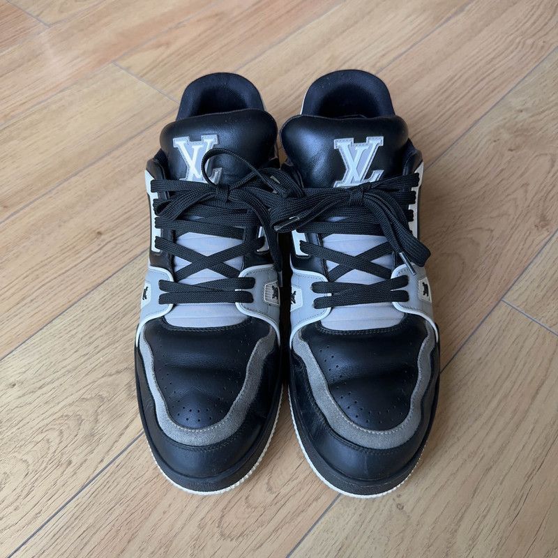 Louis Vuitton Louis Vuitton Black Low-Top Trainer Sneakers 0079 Size US 9.5 / EU 42-43 - 2 Thumbnail