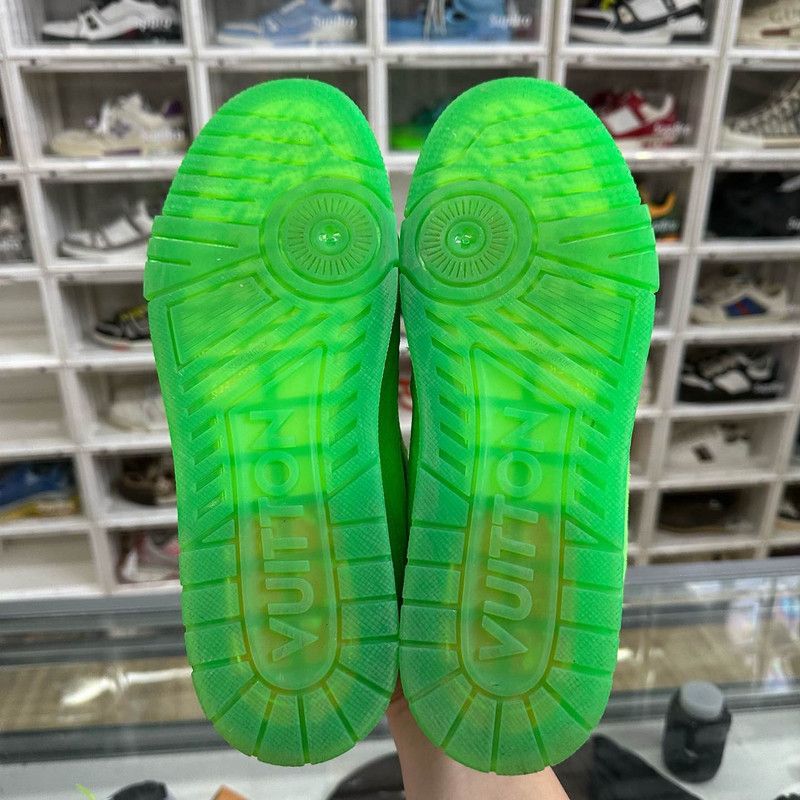 Louis Vuitton Louis Vuitton Trainer Fashion Sneakers in Green 0079 Size US 9.5 / EU 42-43 - 4 Thumbnail