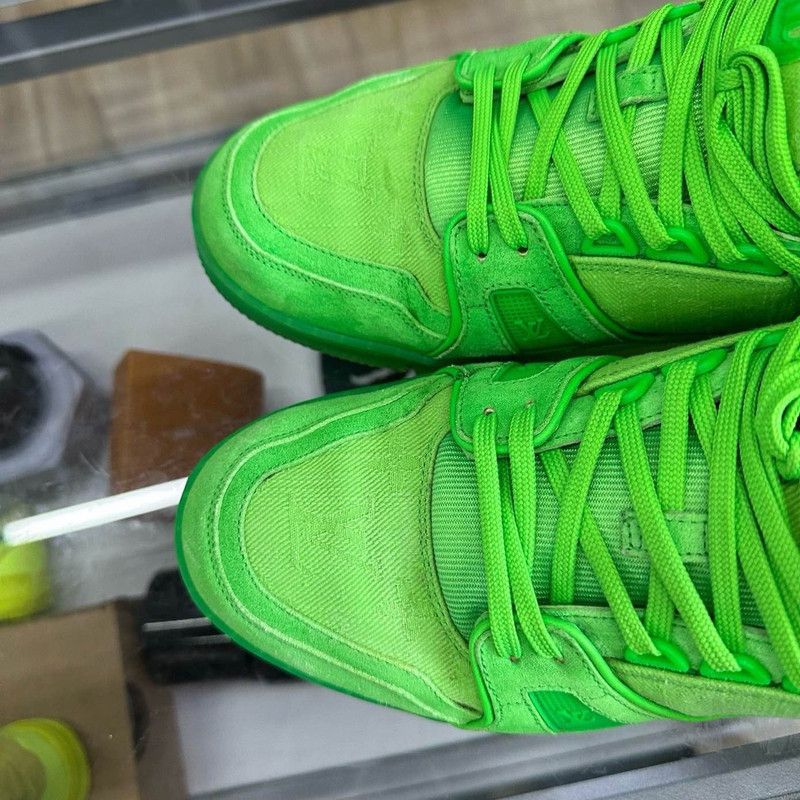 Louis Vuitton Louis Vuitton Trainer Fashion Sneakers in Green 0079 Size US 9.5 / EU 42-43 - 6 Thumbnail