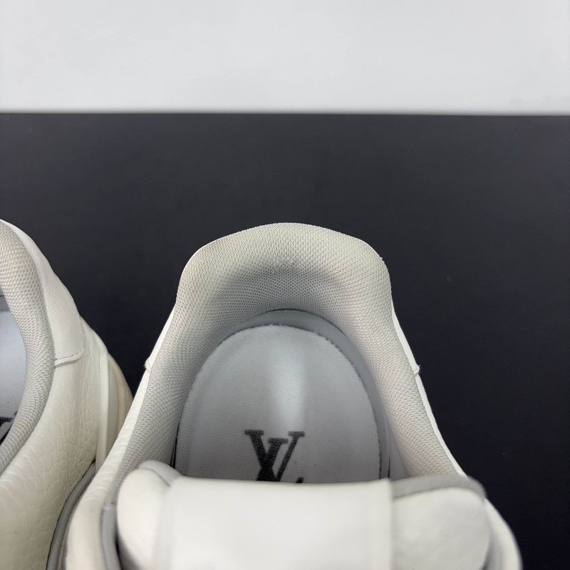 Louis Vuitton Louis Vuitton White Trainer Low-top Fashion Sneakers 0079 Size US 8.5 / EU 41-42 - 7 Thumbnail