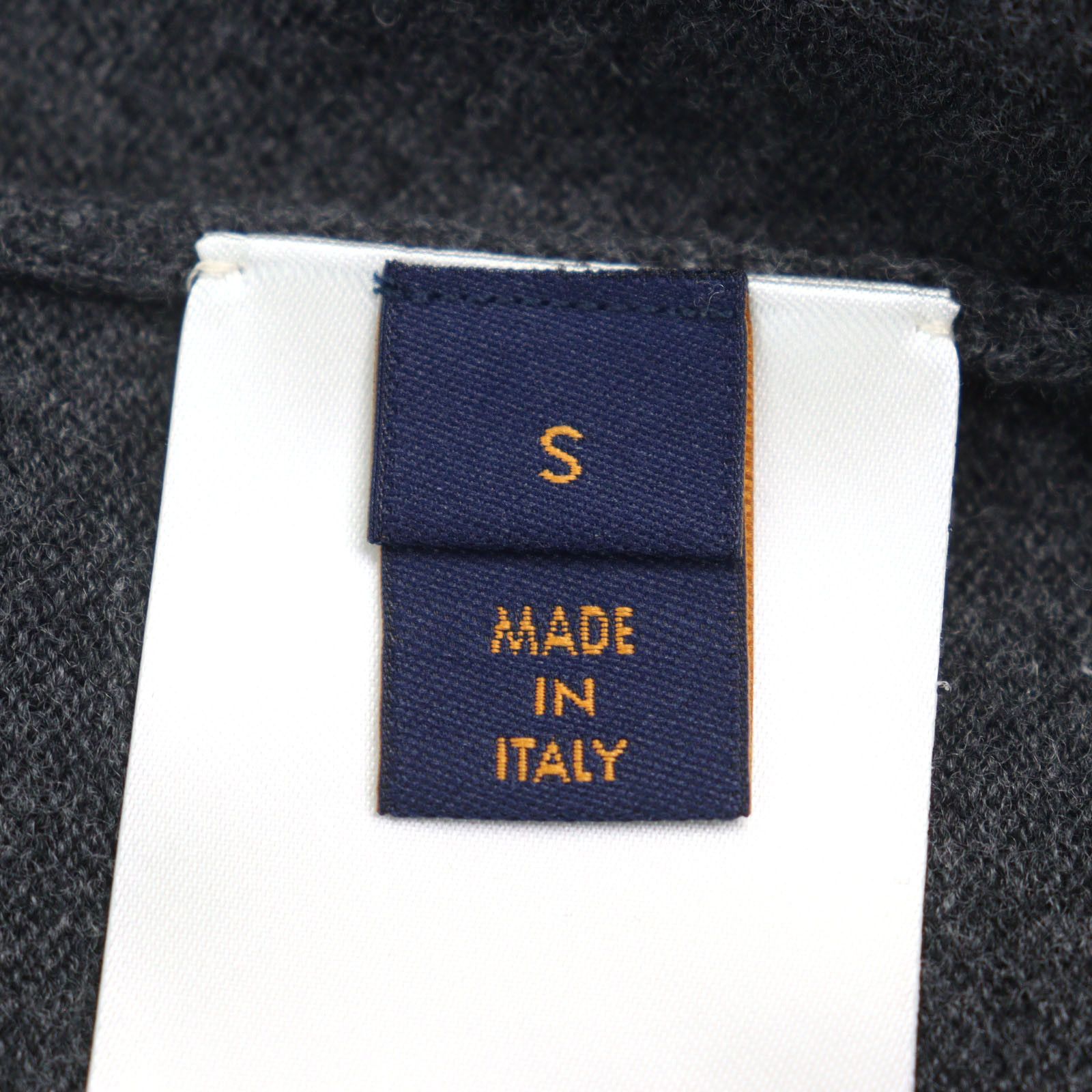 Louis Vuitton Louis Vuitton Louis Vuitton Monogram Mix Cashmere Cardigan Others Tops 1AATLY Size ONE SIZE - 8 Thumbnail