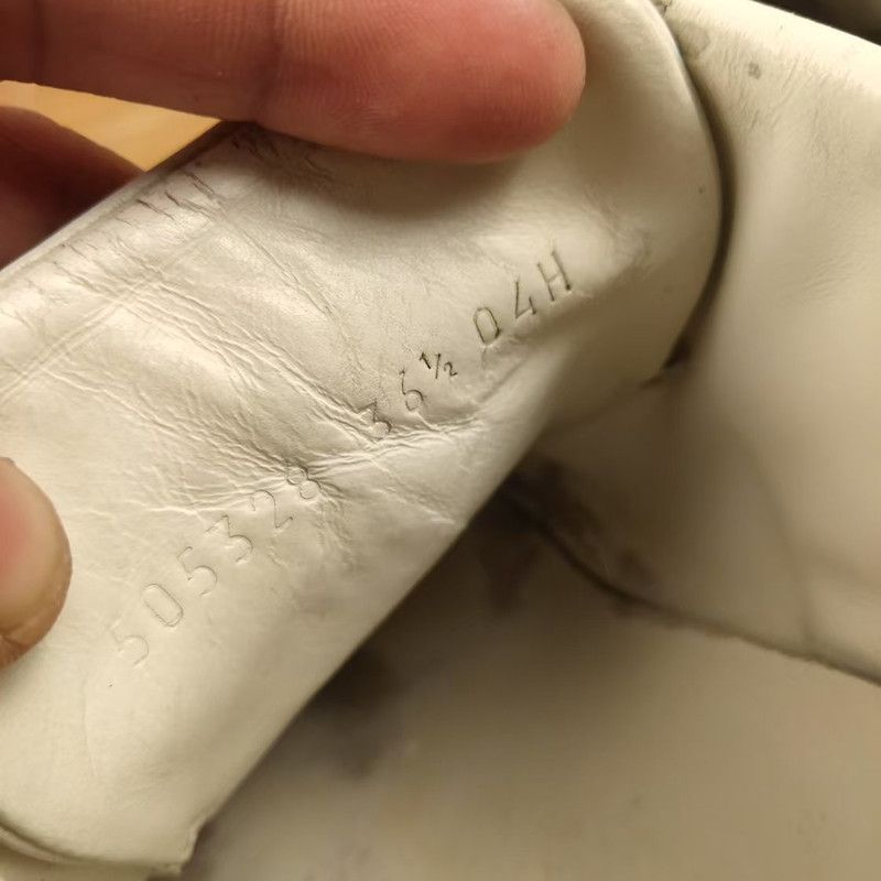 Gucci Gucci ACE "LOVED" Embroidered Sneakers for Women 0079 Size US 6.5 / IT 36.5 - 5 Thumbnail