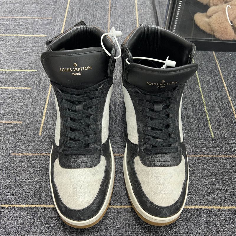 Louis Vuitton Louis Vuitton Rivoli Stylish High-Top Sneakers 0079 Size US 8 / EU 41 - 2 Thumbnail