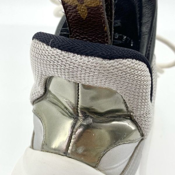Louis Vuitton Louis Vuitton Silver Gray Dad Sneakers 0079 Size US 7.5 / EU 40-41 - 8 Thumbnail