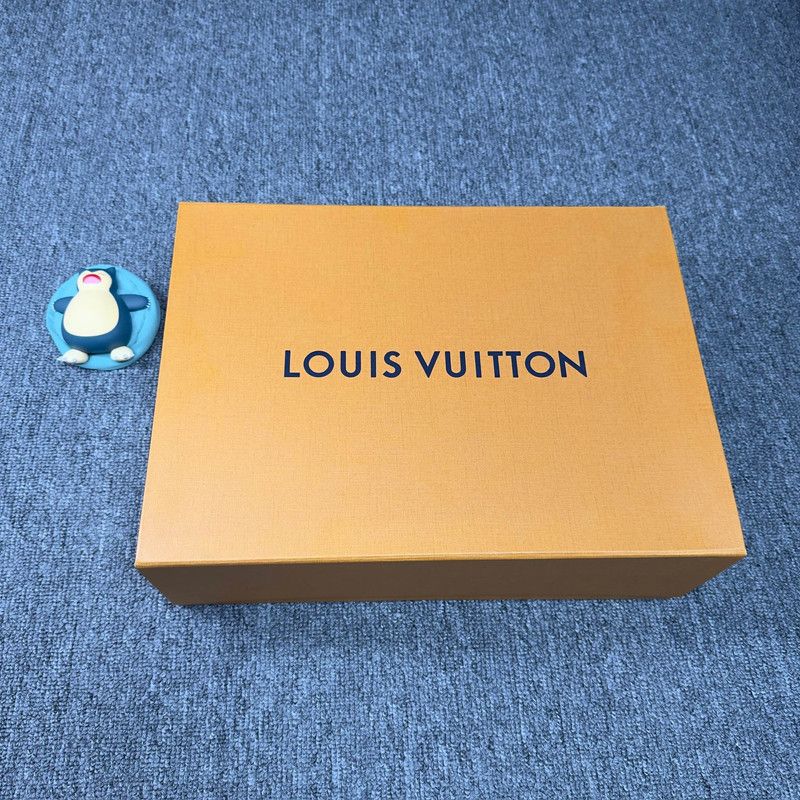 Louis Vuitton Louis Vuitton White High-Top Trainer Sneakers 0079 Size US 8.5 / EU 41-42 - 6 Thumbnail