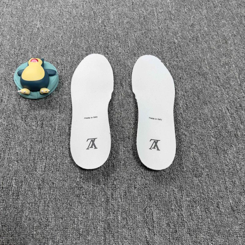 Louis Vuitton Louis Vuitton White High-Top Trainer Sneakers 0079 Size US 8.5 / EU 41-42 - 8 Thumbnail