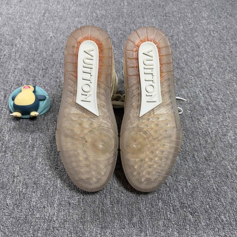 Louis Vuitton Louis Vuitton White High-Top Trainer Sneakers 0079 Size US 8.5 / EU 41-42 - 4 Thumbnail