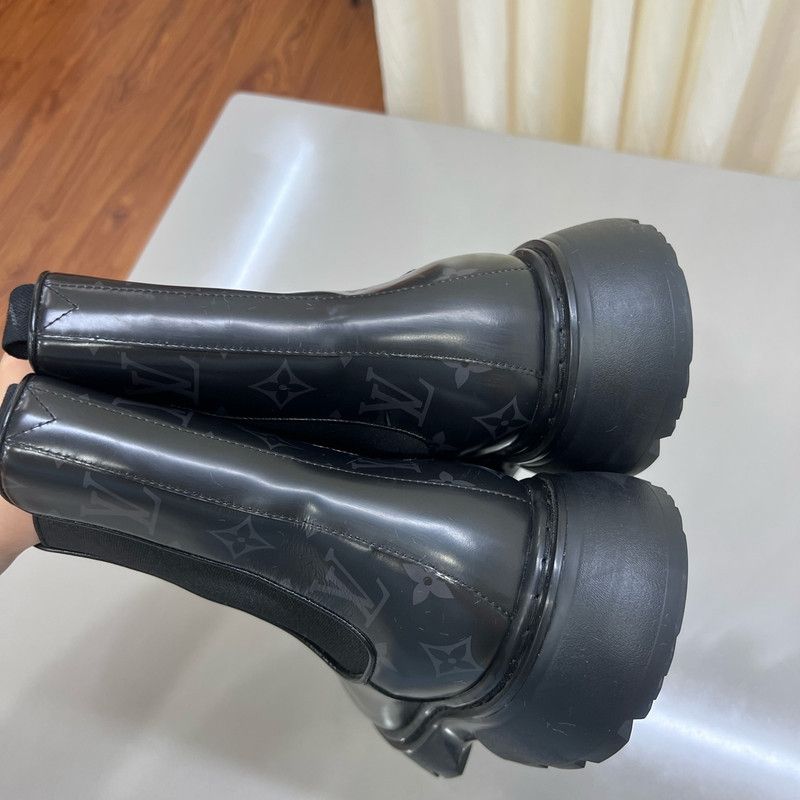 Louis Vuitton Louis Vuitton Bold Black Chelsea Boots for Men 0079 Size US 8 / EU 41 - 8 Thumbnail