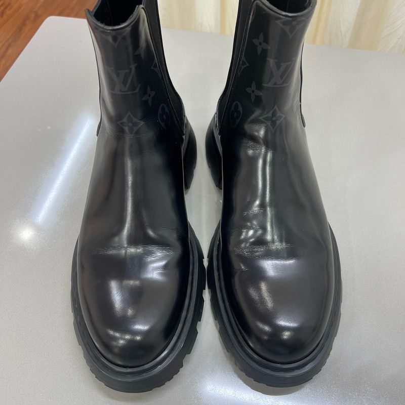 Louis Vuitton Louis Vuitton Bold Black Chelsea Boots for Men 0079 Size US 8 / EU 41 - 6 Thumbnail