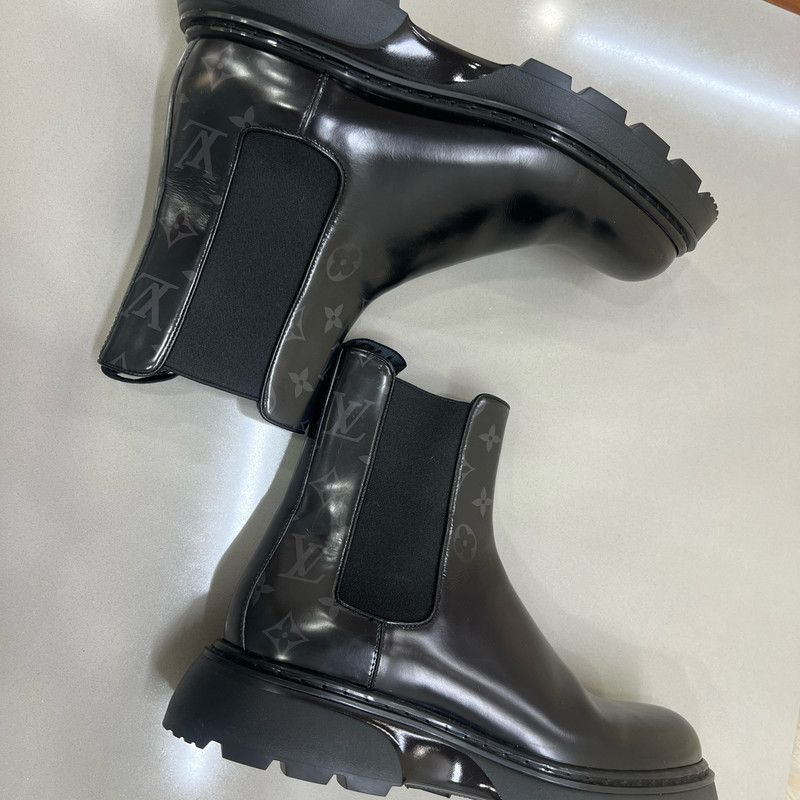 Louis Vuitton Louis Vuitton Bold Black Chelsea Boots for Men 0079 Size US 8 / EU 41 - 12 Thumbnail