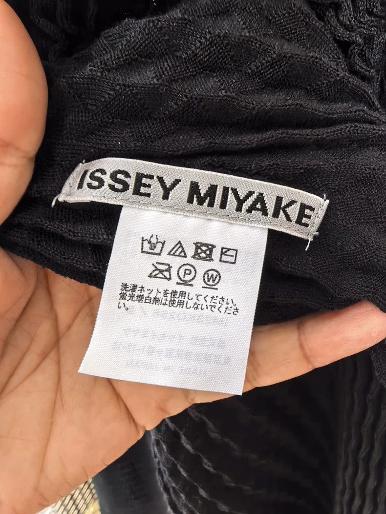 Issey Miyake Issey Miyake Fish Scale Knit Cardigan - dmc Size US S / EU 44-46 / 1 - 3 Thumbnail
