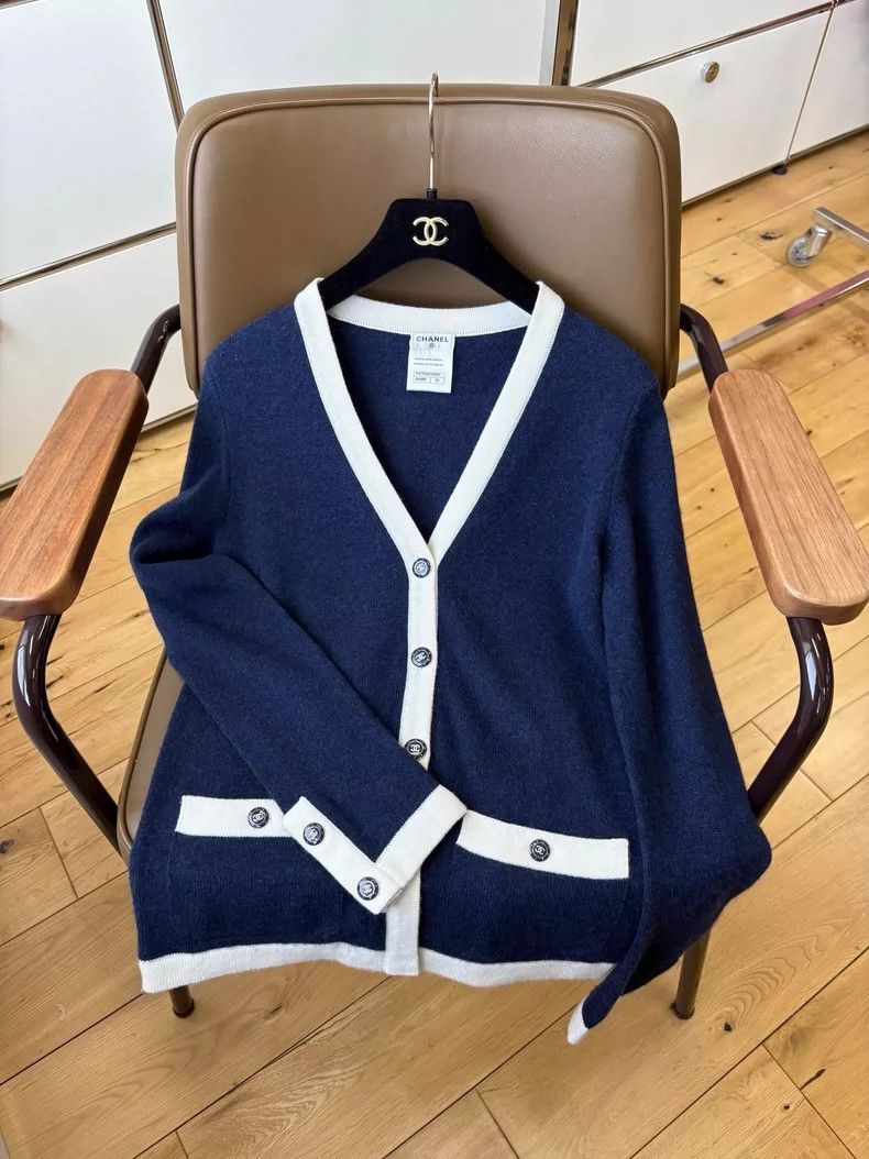 Chanel Chanel Blue White Cashmere Cardigan - dmc Size US XS / EU 42 / 0 - 9 Thumbnail