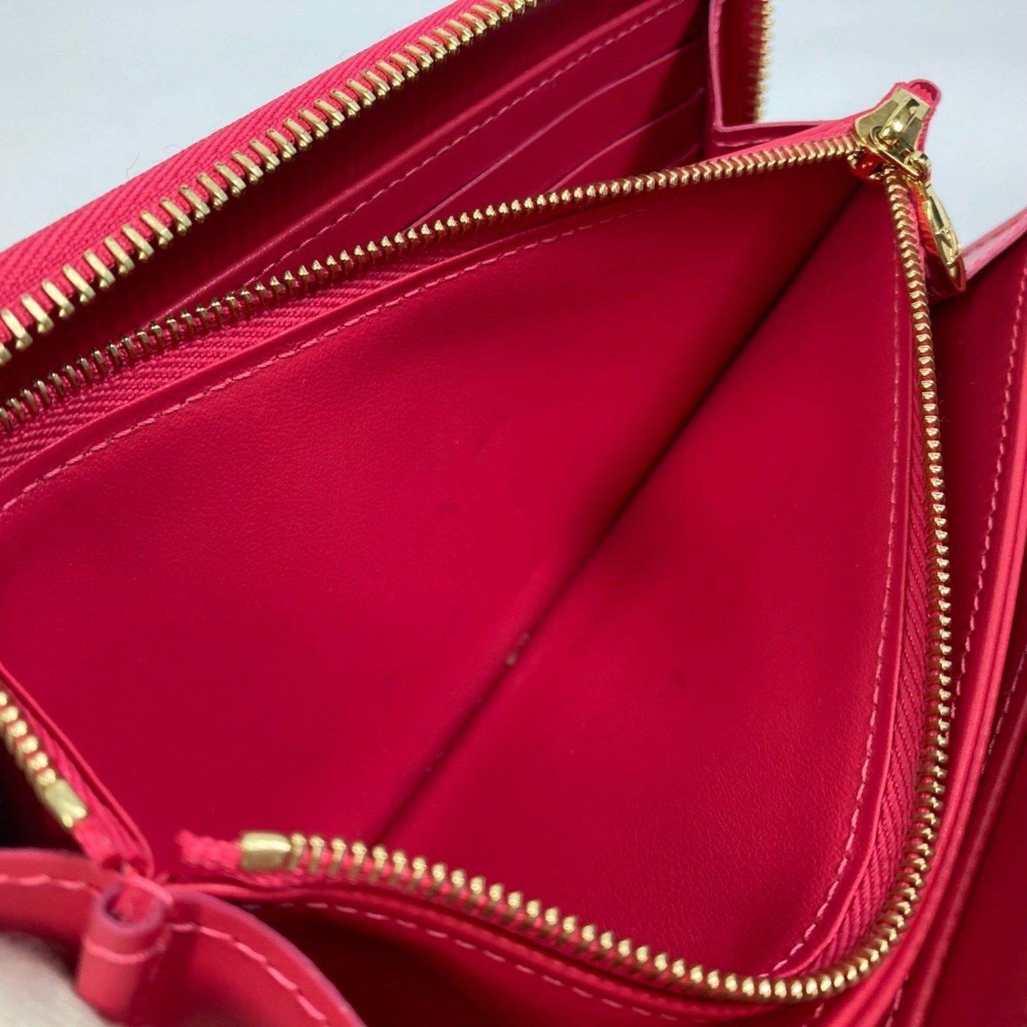 Louis Vuitton LOUIS VUITTON M81154 Monogram Vernis Zippy Wallet, 2022 Valentine's Day Limited Edition Long Vernis, Women's, Fuchsia Neon Pink Size ONE SIZE - 14 Thumbnail