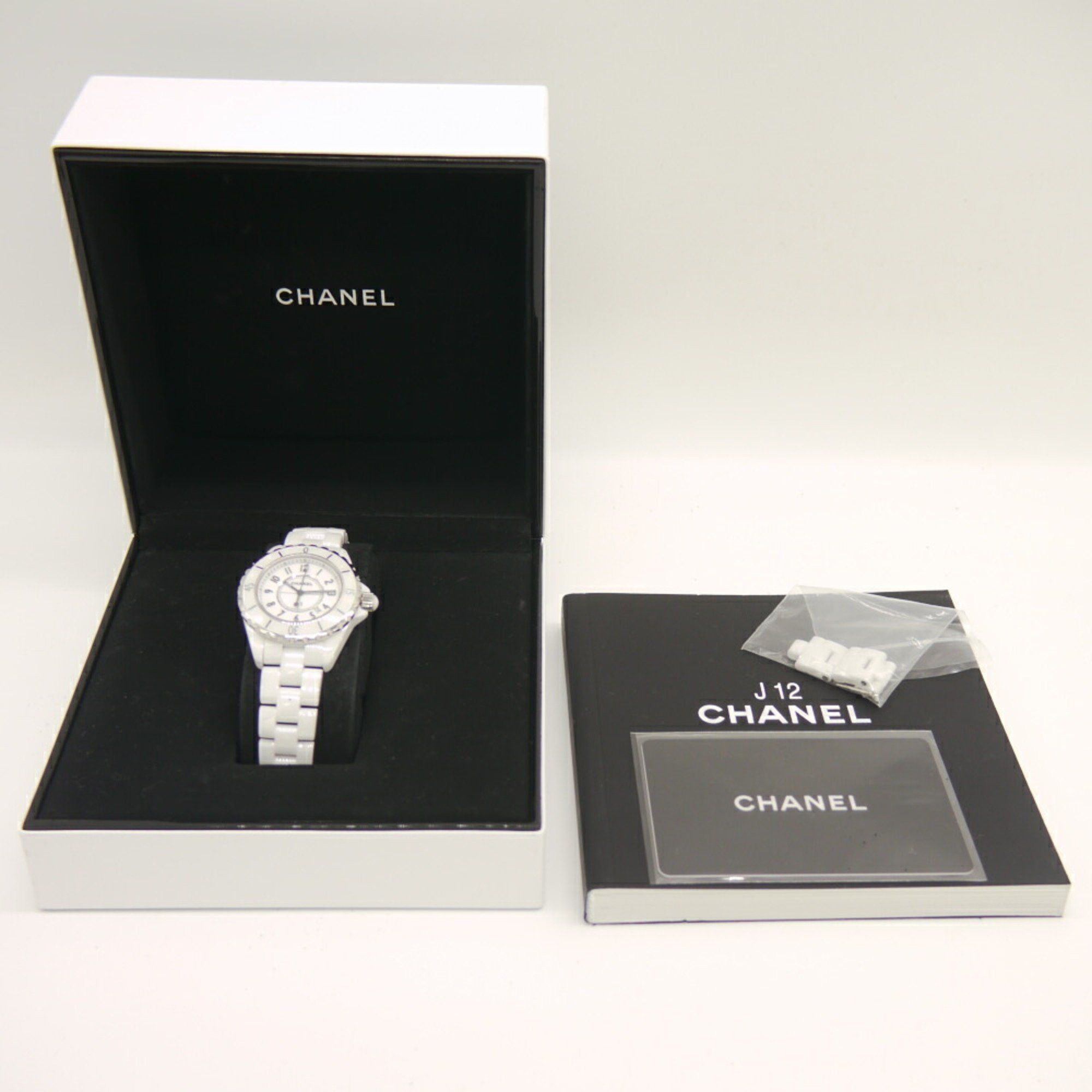 Chanel CHANEL J12 White Ceramic Quartz Watch with Dial H0968 Size ONE SIZE - 9 Thumbnail