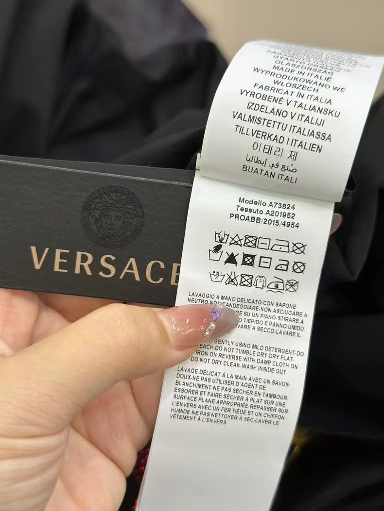 Versace VERSACE Black Portrait Embroidered T-shirt - dmc Size US M / EU 48-50 / 2 - 8 Thumbnail