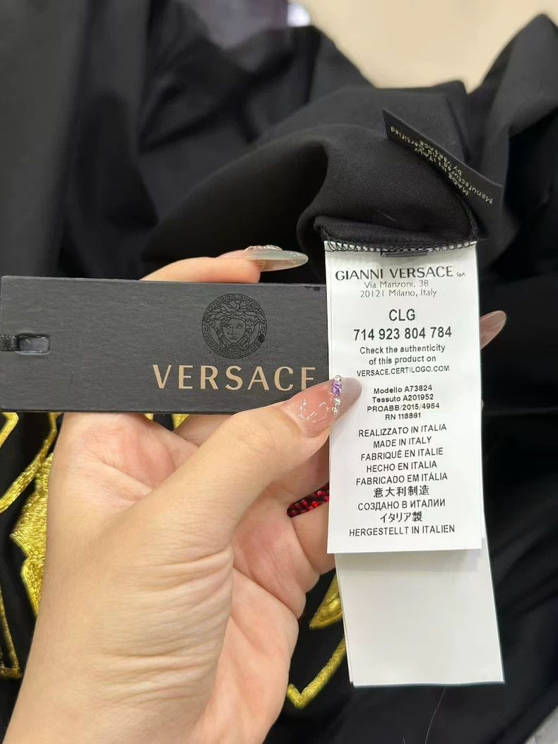 Versace VERSACE Black Portrait Embroidered T-shirt - dmc Size US M / EU 48-50 / 2 - 6 Thumbnail
