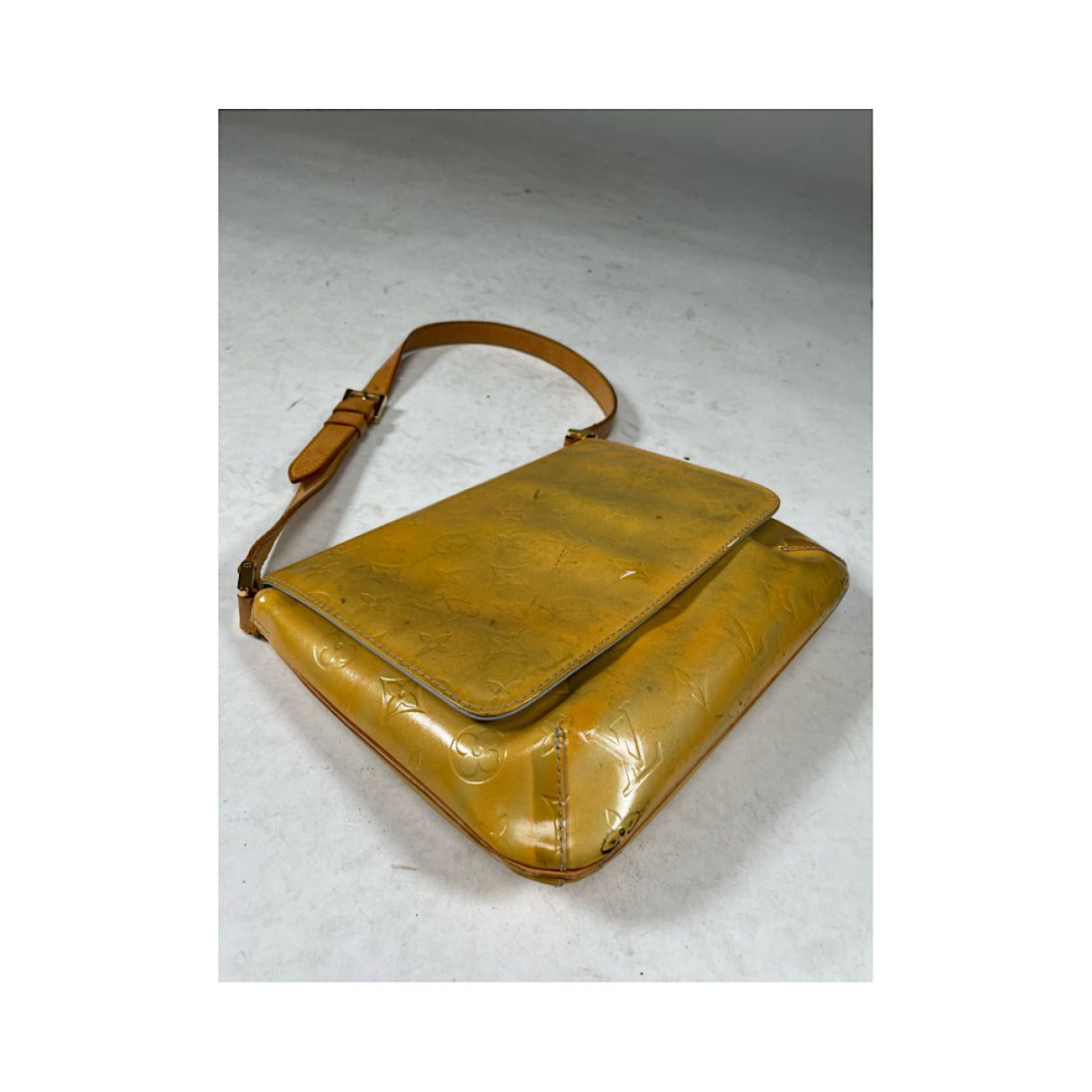 Louis Vuitton Baggy Yellow Patent Leather Handbag Size ONE SIZE - 5 Thumbnail
