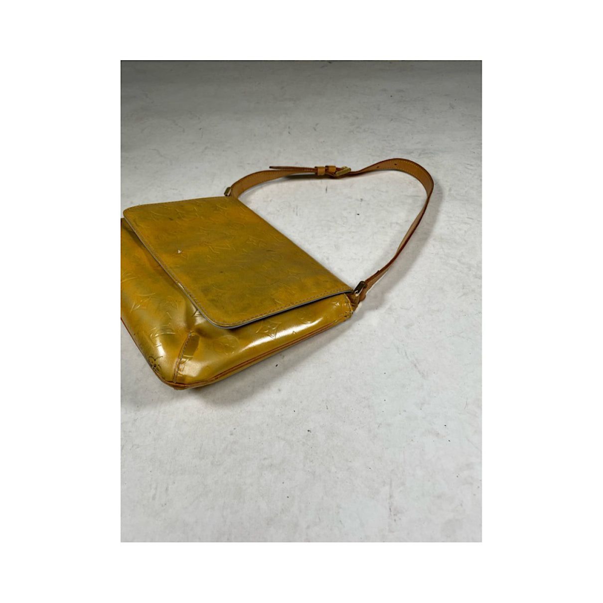Louis Vuitton Baggy Yellow Patent Leather Handbag Size ONE SIZE - 4 Thumbnail