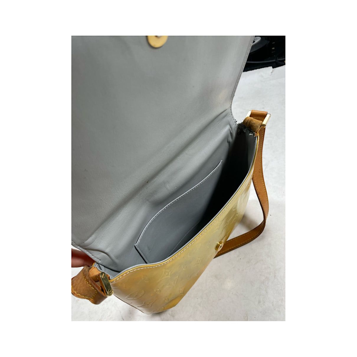 Louis Vuitton Baggy Yellow Patent Leather Handbag Size ONE SIZE - 3 Thumbnail