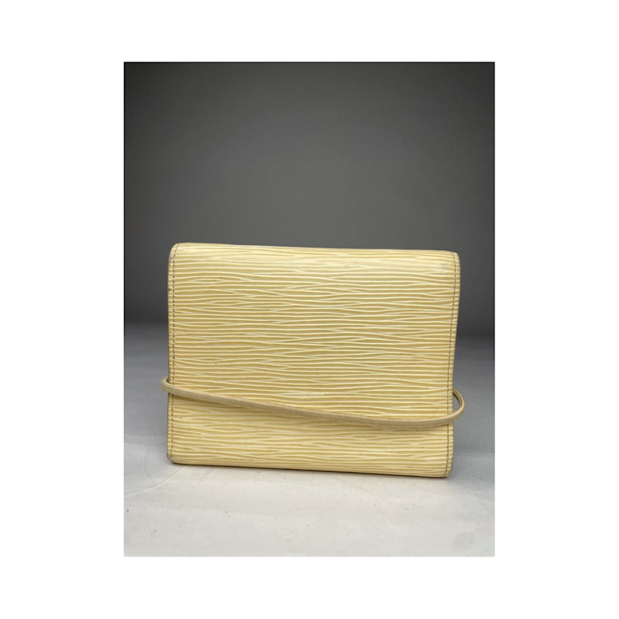 Louis Vuitton White Leather Purse Size ONE SIZE - 3 Thumbnail