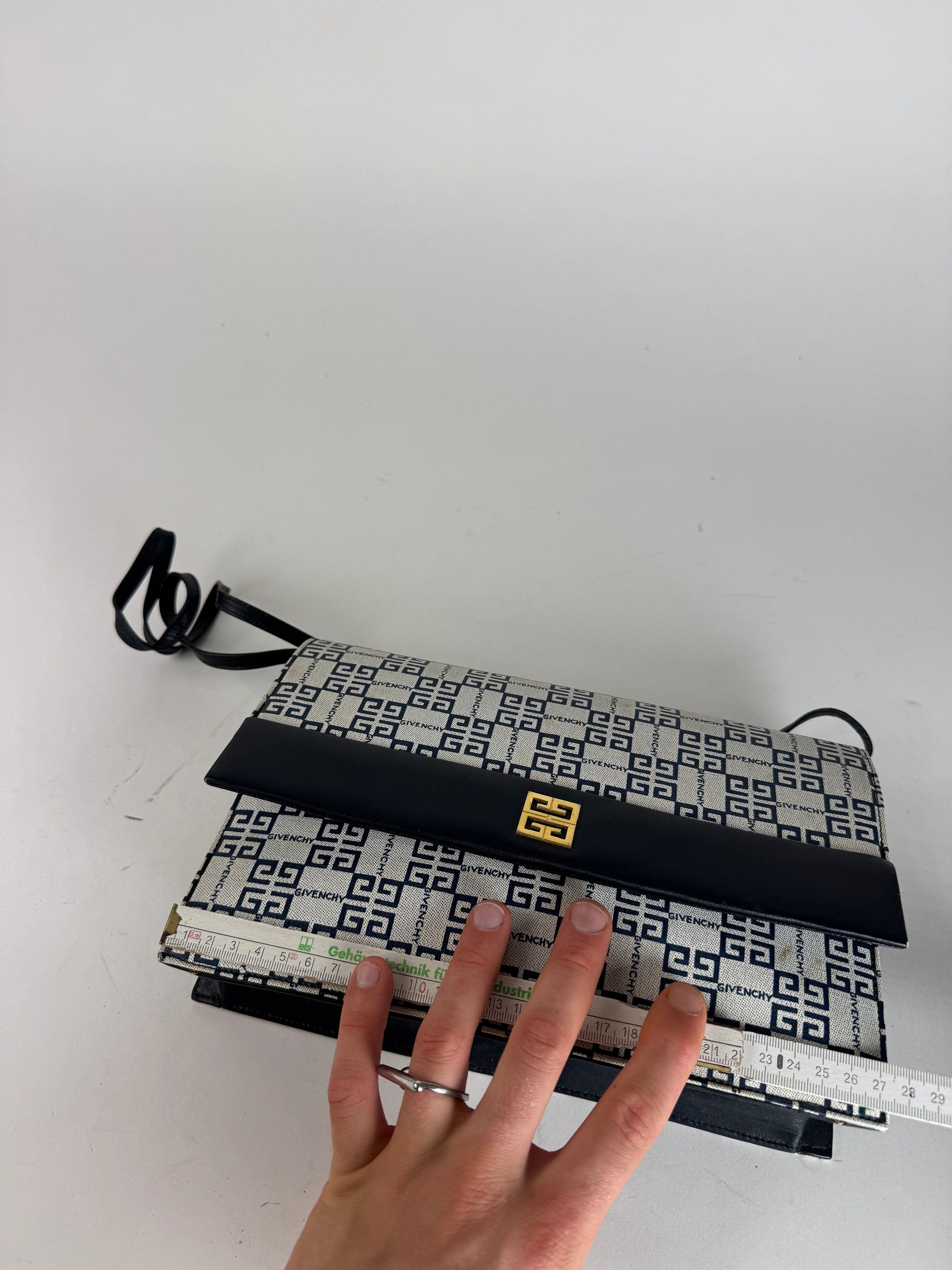 Givenchy Vintage 4G Monogramm Leather Bag White Navy Black Size ONE SIZE - 10 Thumbnail