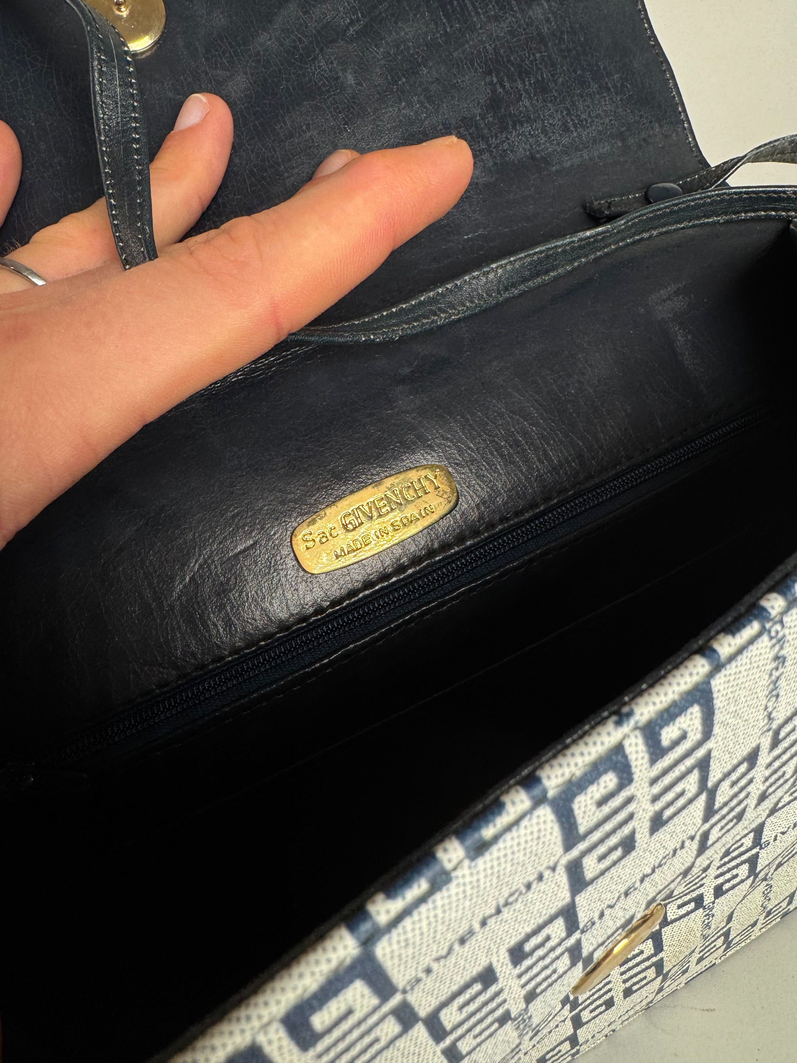 Givenchy Vintage 4G Monogramm Leather Bag White Navy Black Size ONE SIZE - 15 Thumbnail