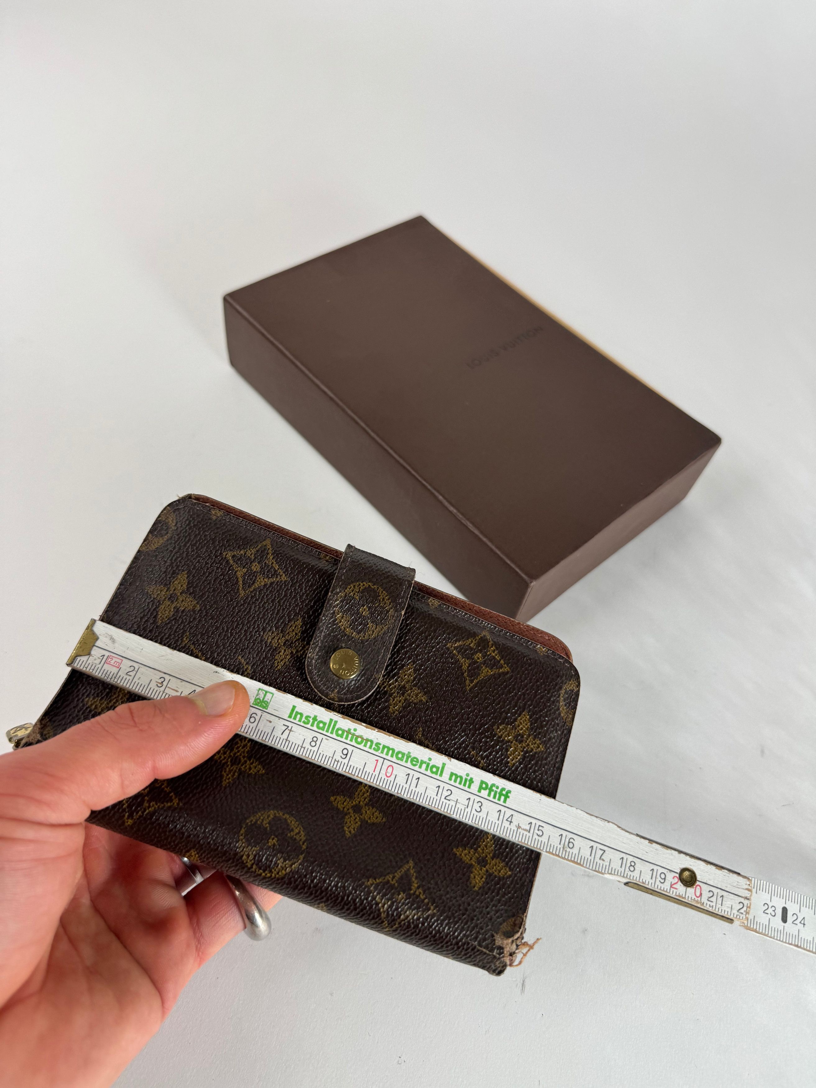 Louis Vuitton Vintage Leather Monogram Wallet Brown Size ONE SIZE - 8 Thumbnail