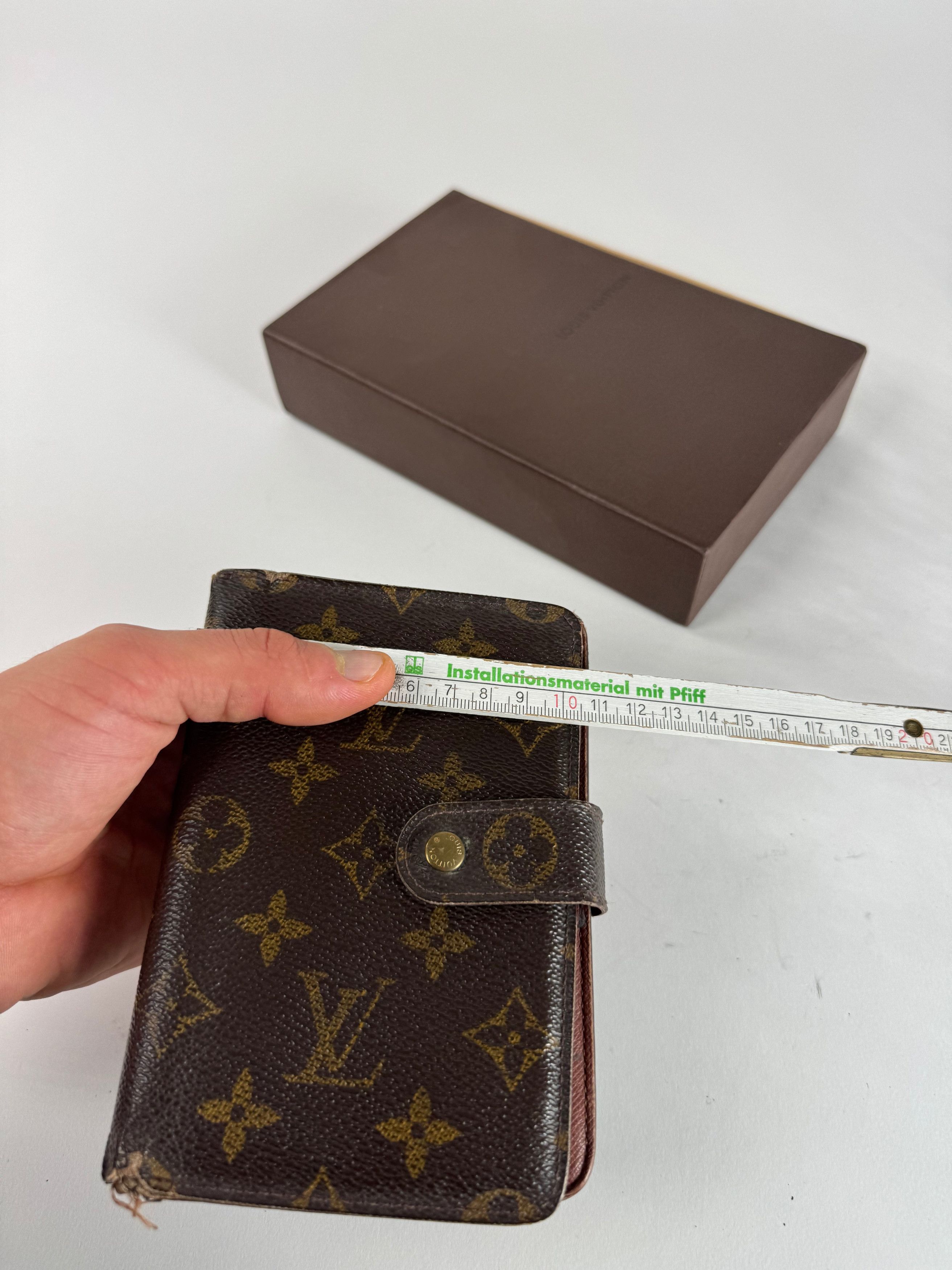 Louis Vuitton Vintage Leather Monogram Wallet Brown Size ONE SIZE - 9 Thumbnail
