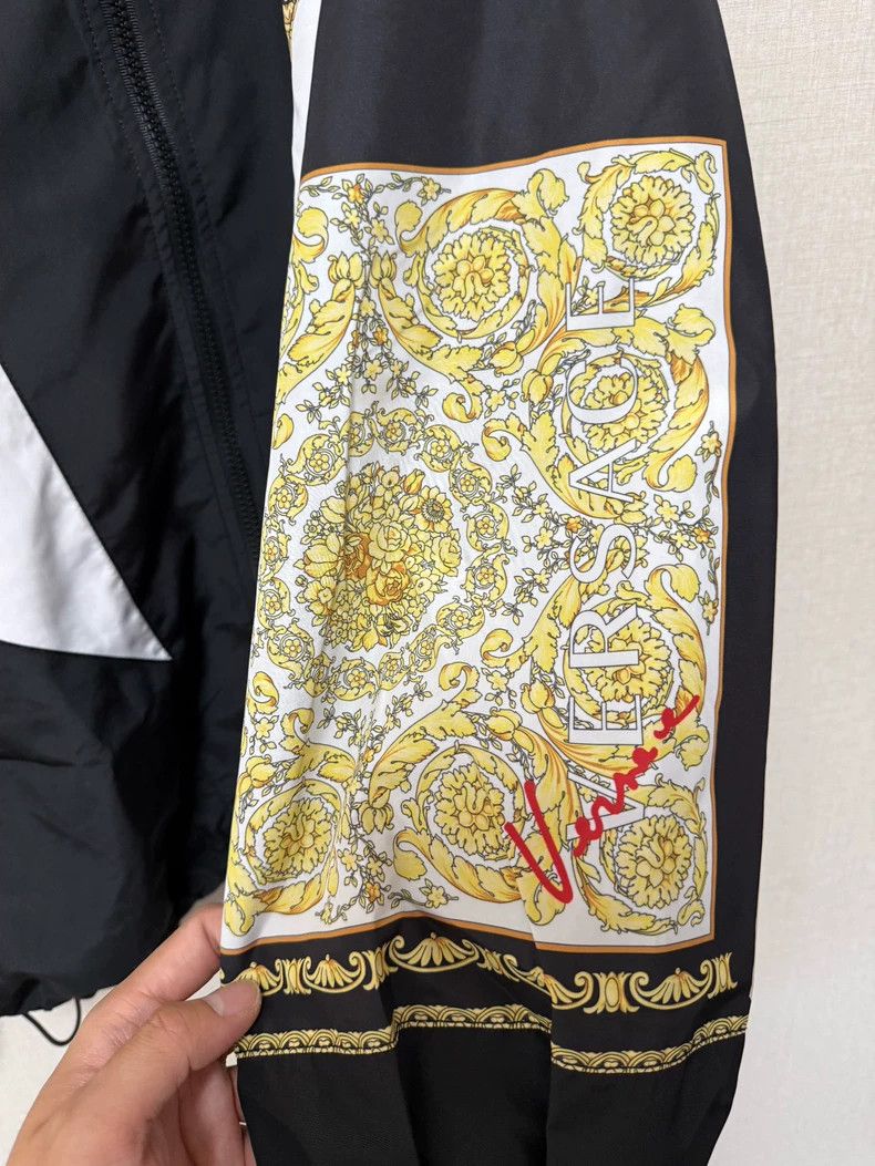 Versace Versace Men's Black Gold Print Zip Jacket - dmc Size US M / EU 48-50 / 2 - 8 Thumbnail