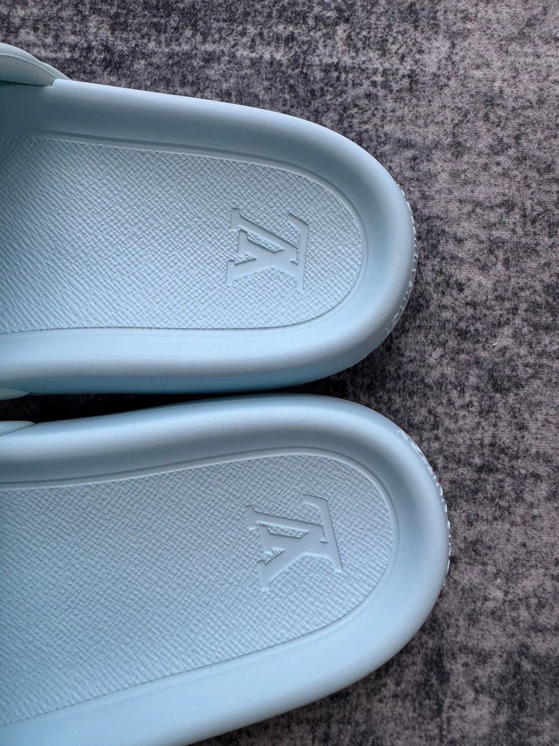 Louis Vuitton Louis Vuitton Baby Blue Embossed Slides - dmc Size US 7 / EU 40 - 7 Thumbnail
