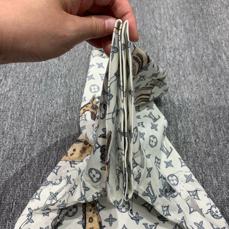 Louis Vuitton Louis Vuitton White Animal Print Short Sleeve - dmc Size US M / EU 48-50 / 2 - 9 Thumbnail