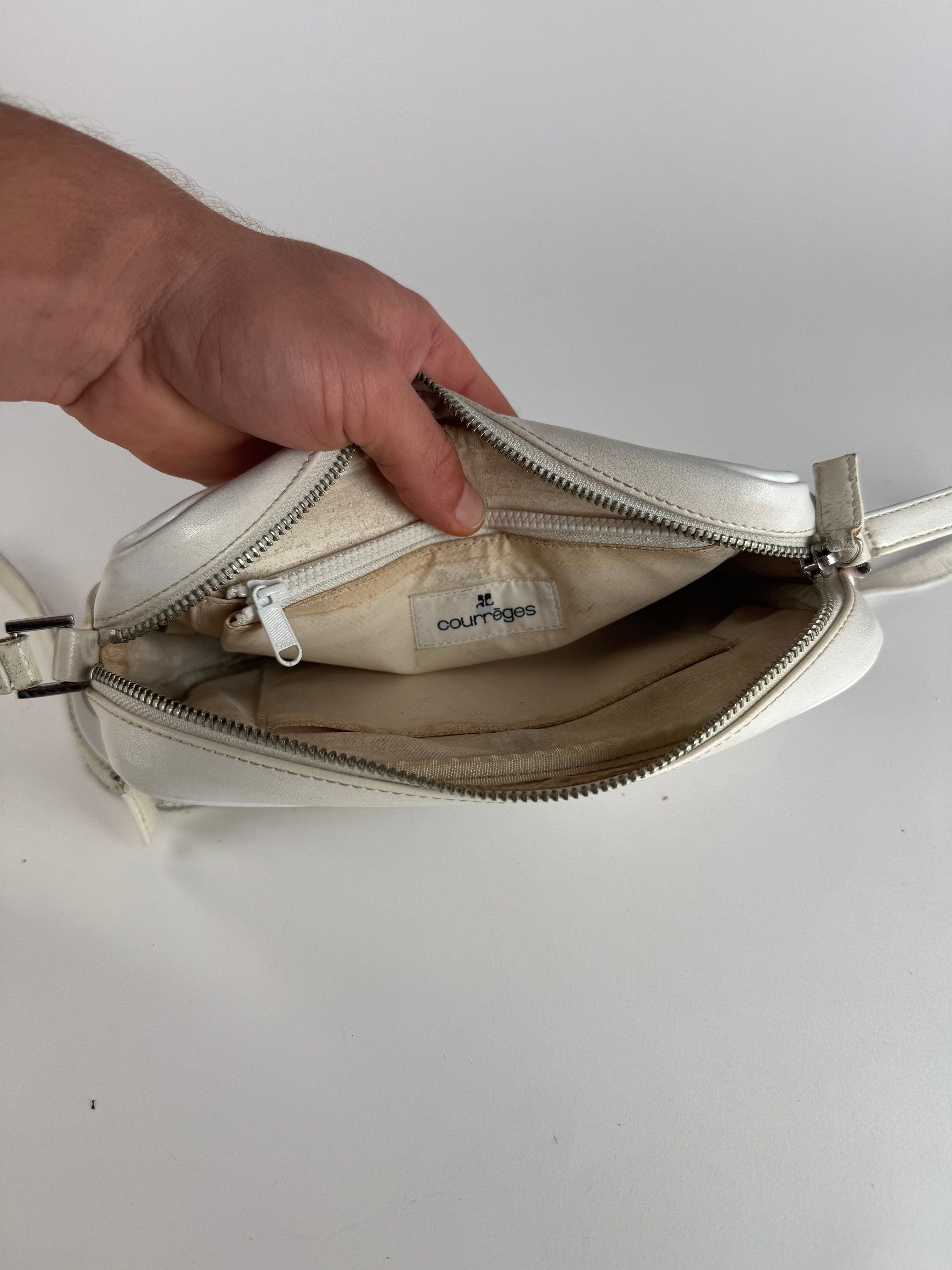 Courreges Vintage Paris Leather Crossbody Bag White Size ONE SIZE - 2 Thumbnail