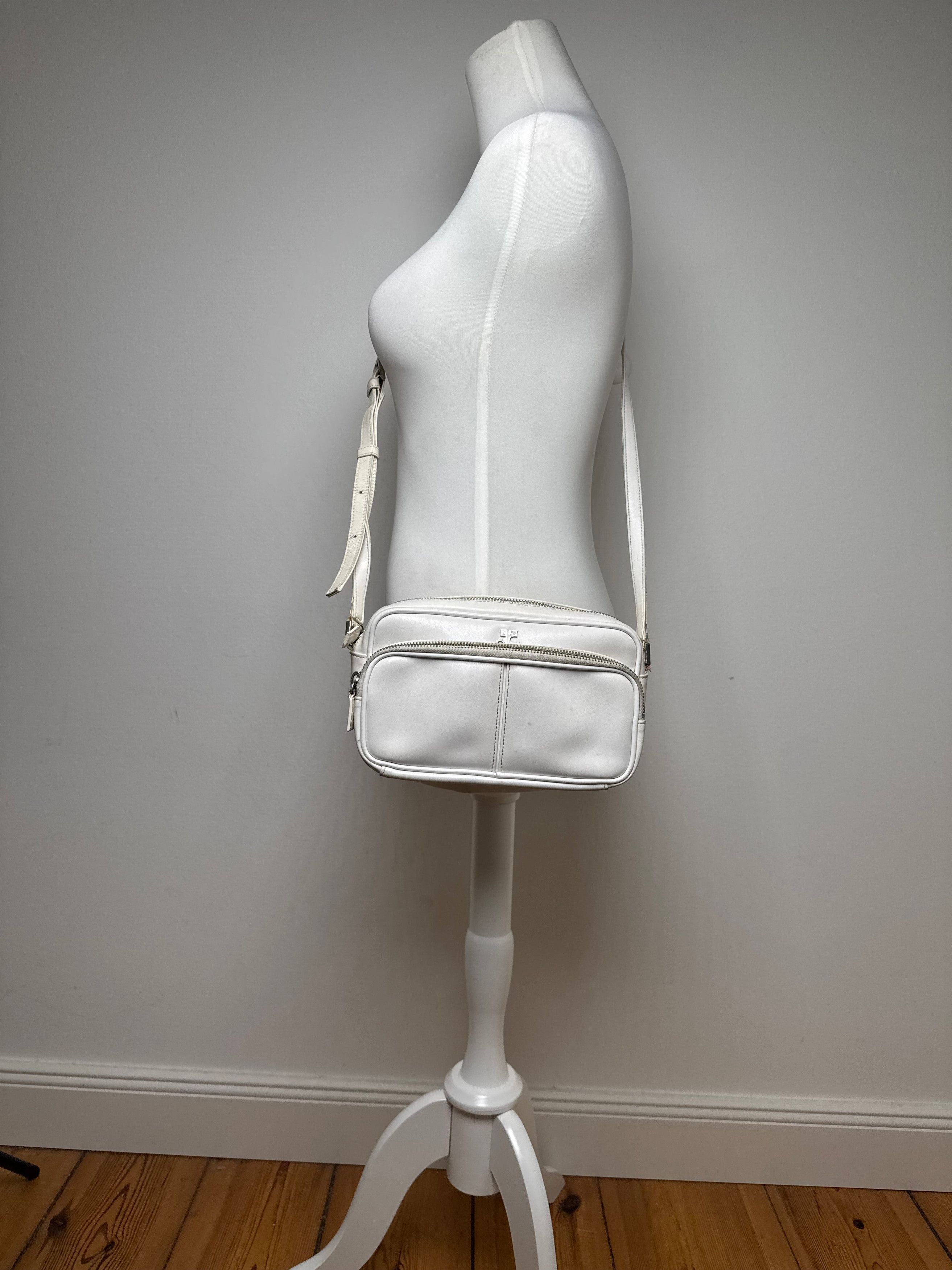 Courreges Vintage Paris Leather Crossbody Bag White Size ONE SIZE - 13 Thumbnail